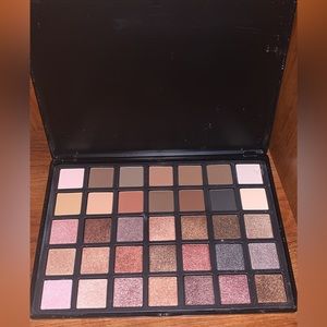 Nabi (London) eyeshadow palette